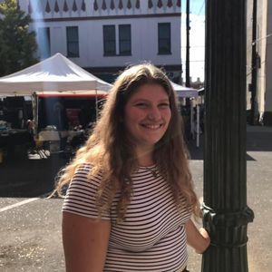 Meet your Posher, Caitlin